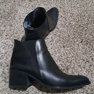 "GAMA" Leather Ankle Boots
